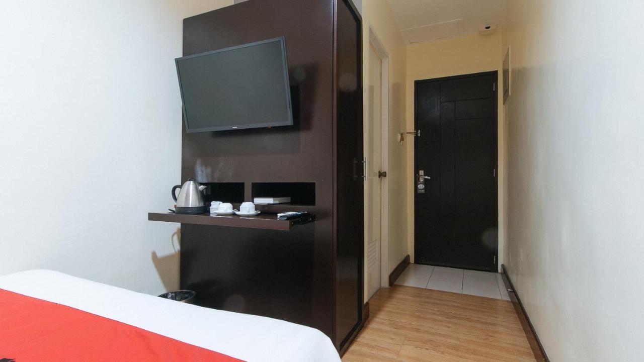 Reddoorz @ Gardenview Hotel Gtower Angeles Kültér fotó