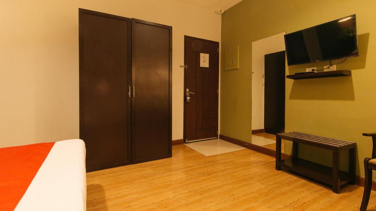 Reddoorz @ Gardenview Hotel Gtower Angeles Kültér fotó