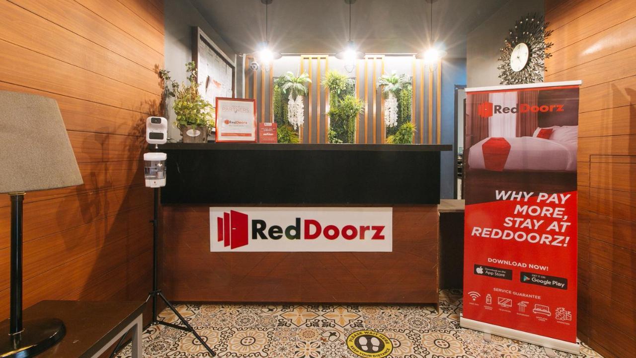Reddoorz @ Gardenview Hotel Gtower Angeles Kültér fotó